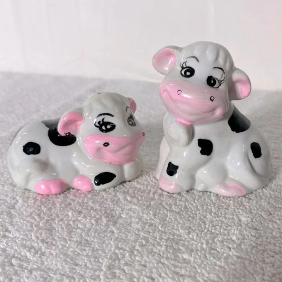 Vintage Cute Ceramic Cows Salt & Pepper  Shakers - Picture 1 of 12